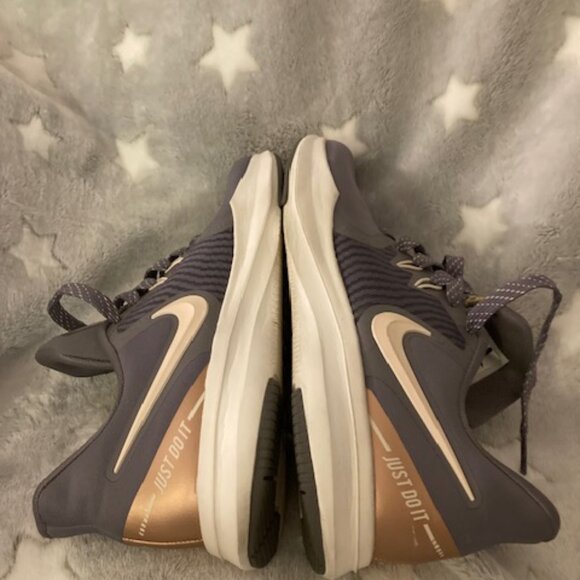 Nike sport shoes size 8 - Picture 3 of 7